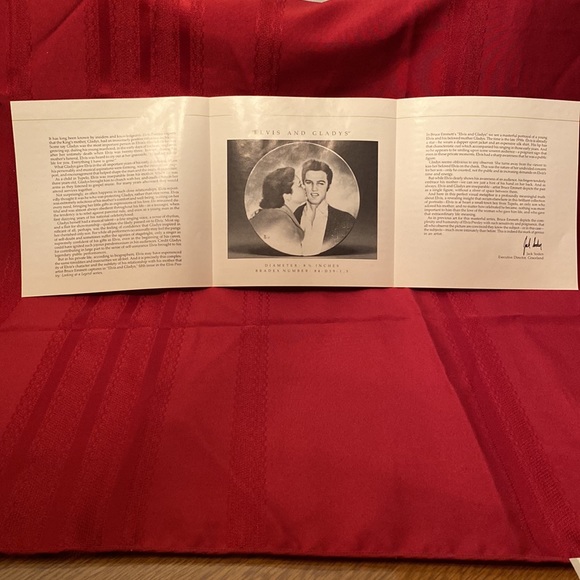 Elvis Presley: Looking at a Legend Delphi Collector Plate - 8 1/2” - Picture 4 of 7